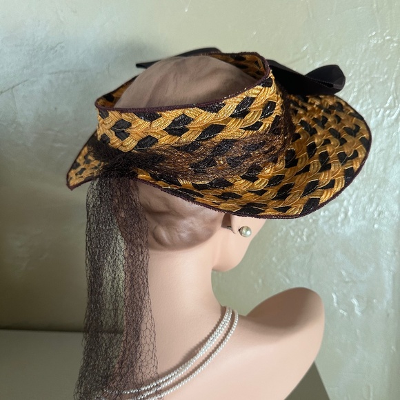 FASCINATING 1930s\' BLACK/GOLD STRAW OPEN CROWN WIDE BRIM \
